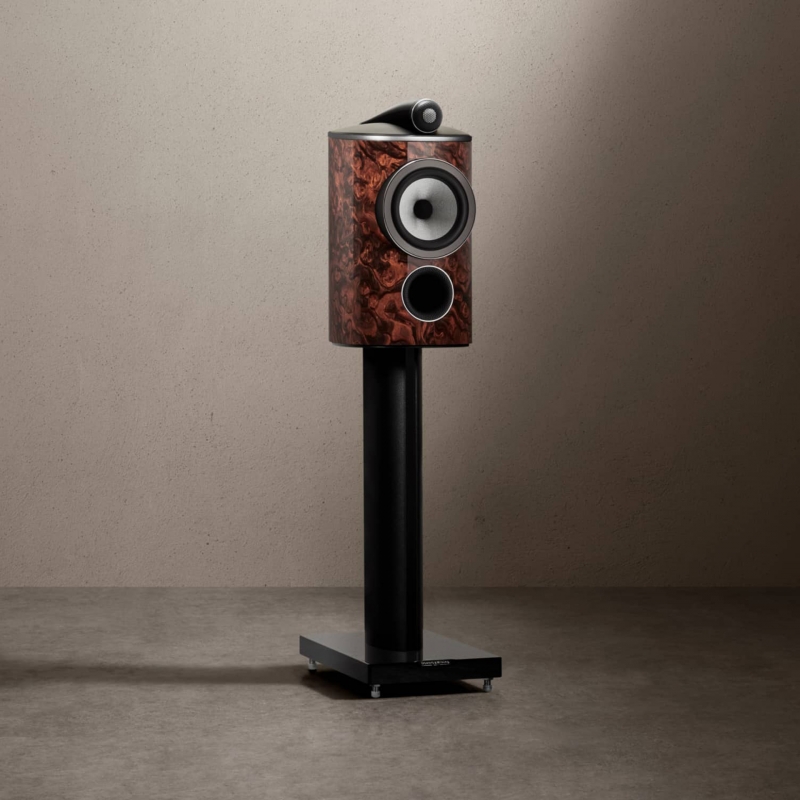 805 D4 Signature